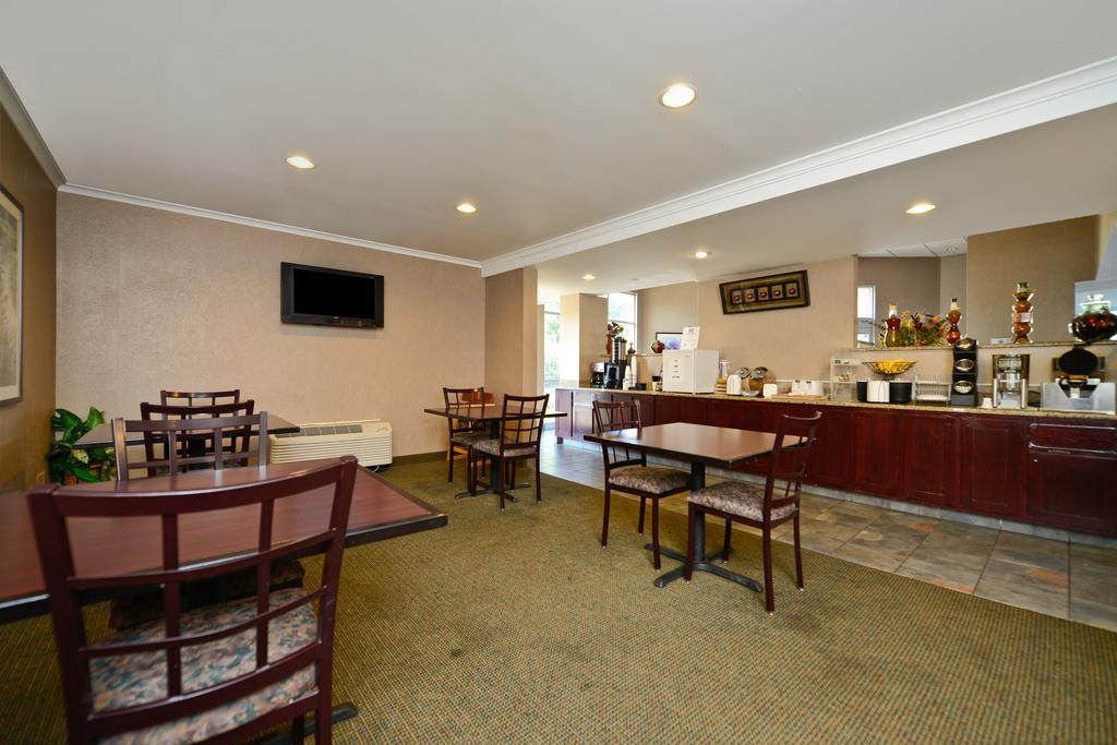 Americas Best Value Inn And Suites Overland Park Restaurant foto