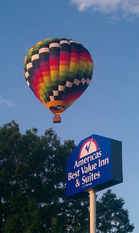 Americas Best Value Inn And Suites Overland Park Exterior foto